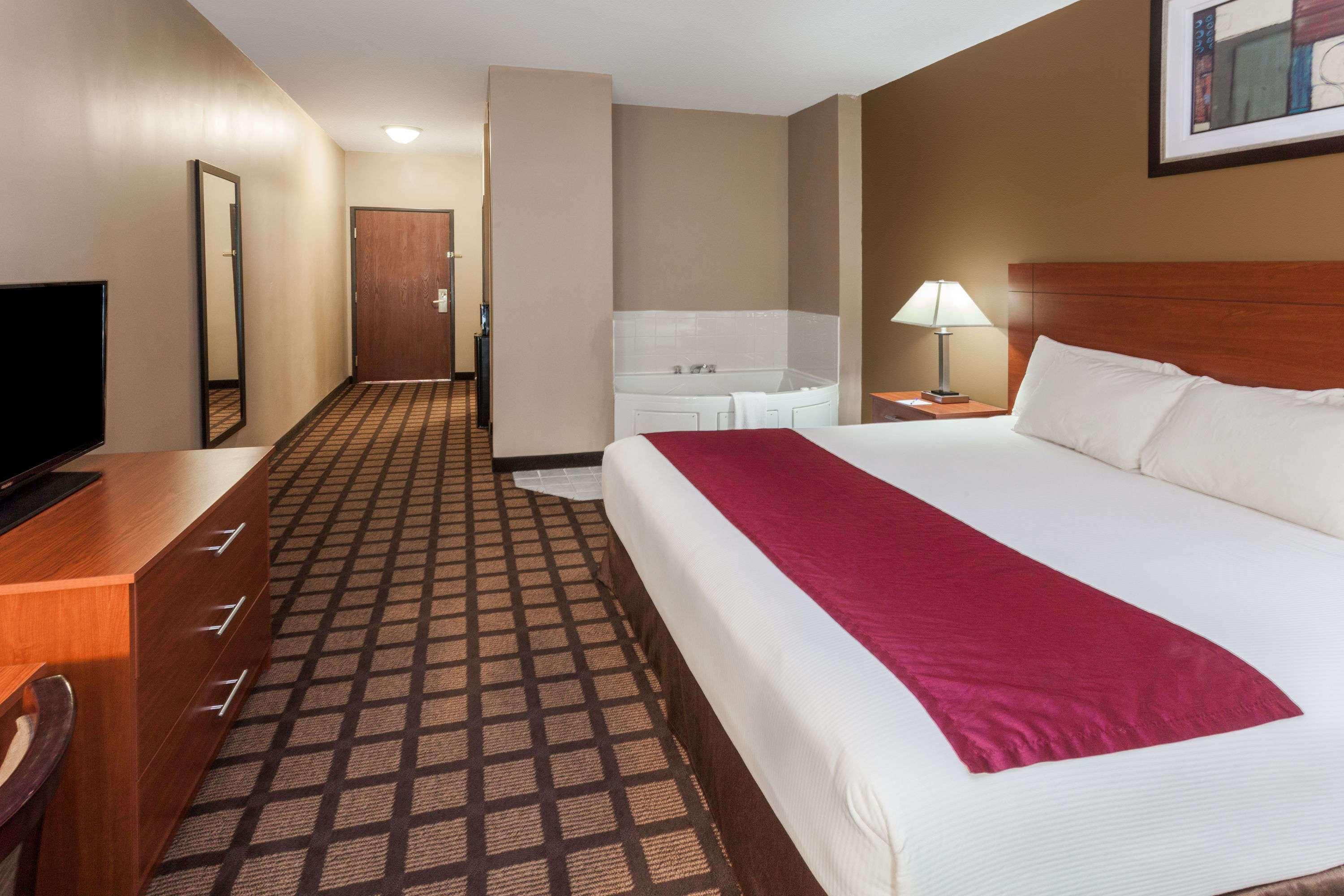Baymont By Wyndham New Buffalo Exterior photo