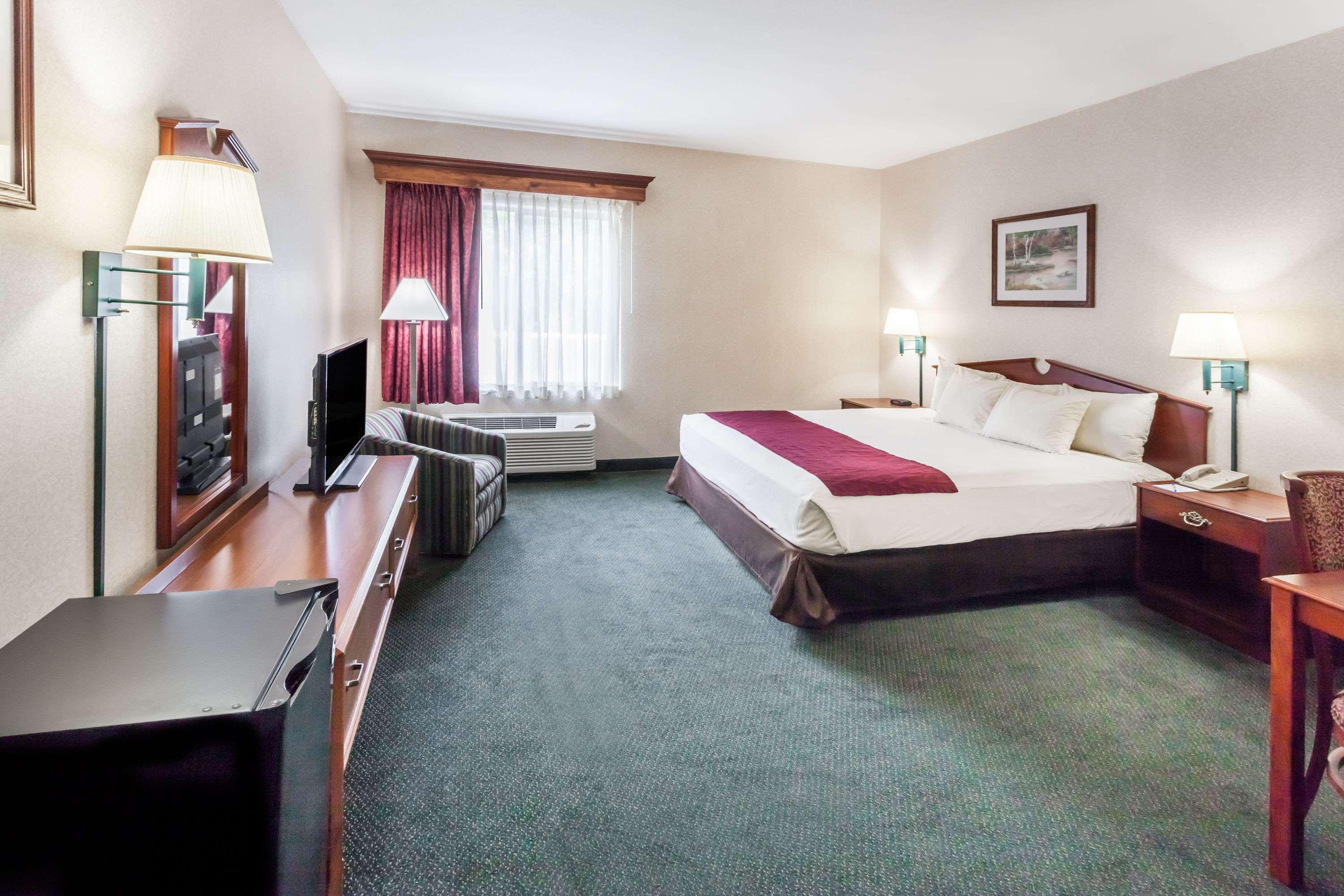 Baymont By Wyndham New Buffalo Exterior photo