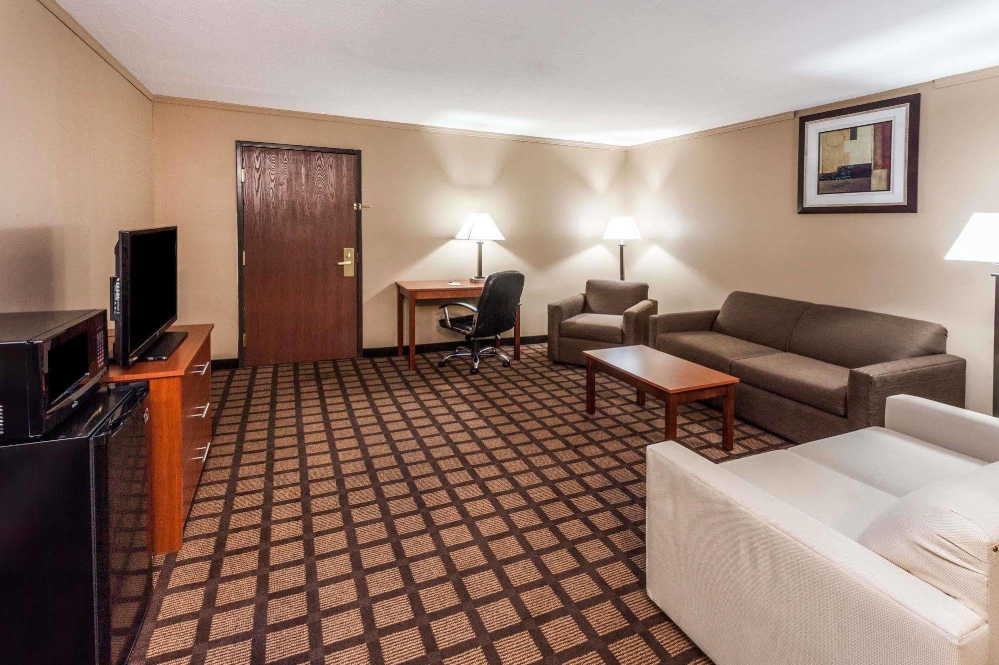 Baymont By Wyndham New Buffalo Exterior photo